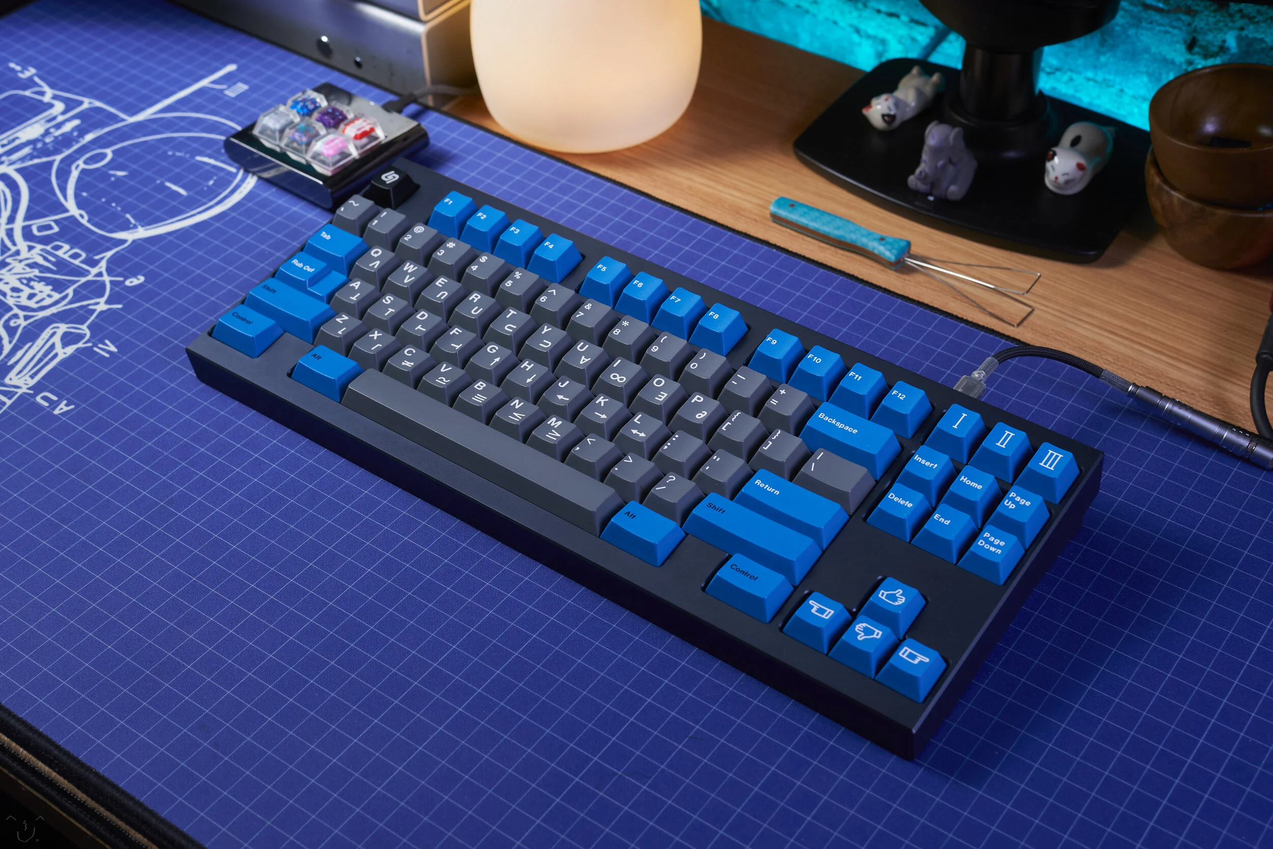 Geonworks F1-8X — Lightning Keyboards